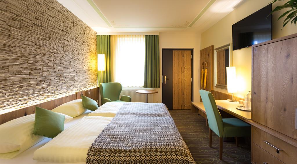 Hotel Schlof Guat Oberpullendorf Bagian luar foto